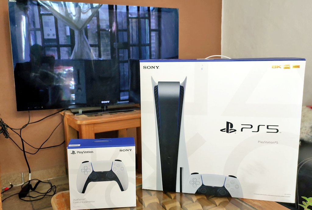CyberTalos's tweet photo. @BRCDEvg  ya listos para la next gen muchachos #PS5  ya nada más  espero mi copia de #SpiderManMilesMorales para sacarle jugo, por lo pronto #astrobot. https://t.co/CX1oDztRlv