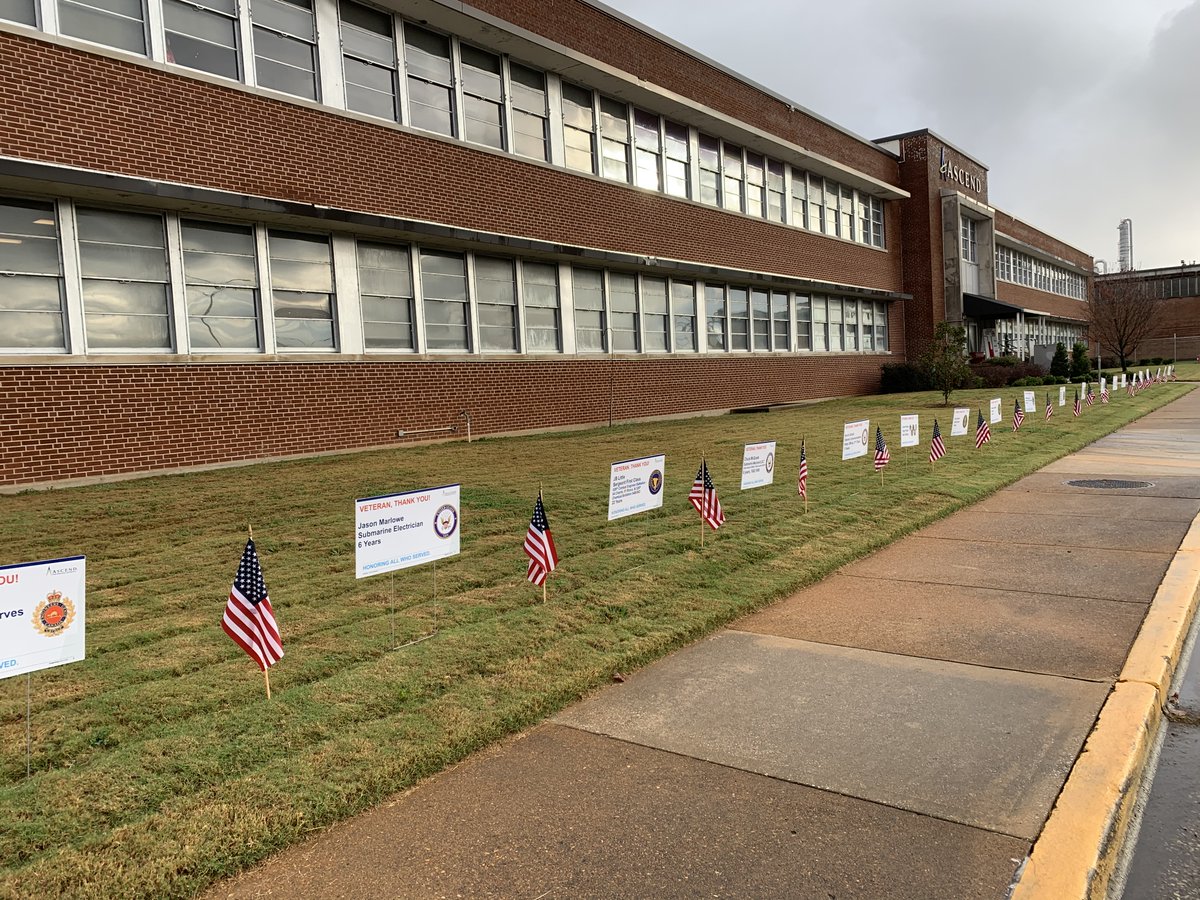 AscendMaterials's tweet photo. Decatur hosted a Veterans Day celebration honoring the site’s veterans. The day included packing military care packages for active military personnel around the world with a personal thank you note from one veteran to another. #WeCare #WhyIAscend #VeteransDay https://t.co/An1kAMRBEs