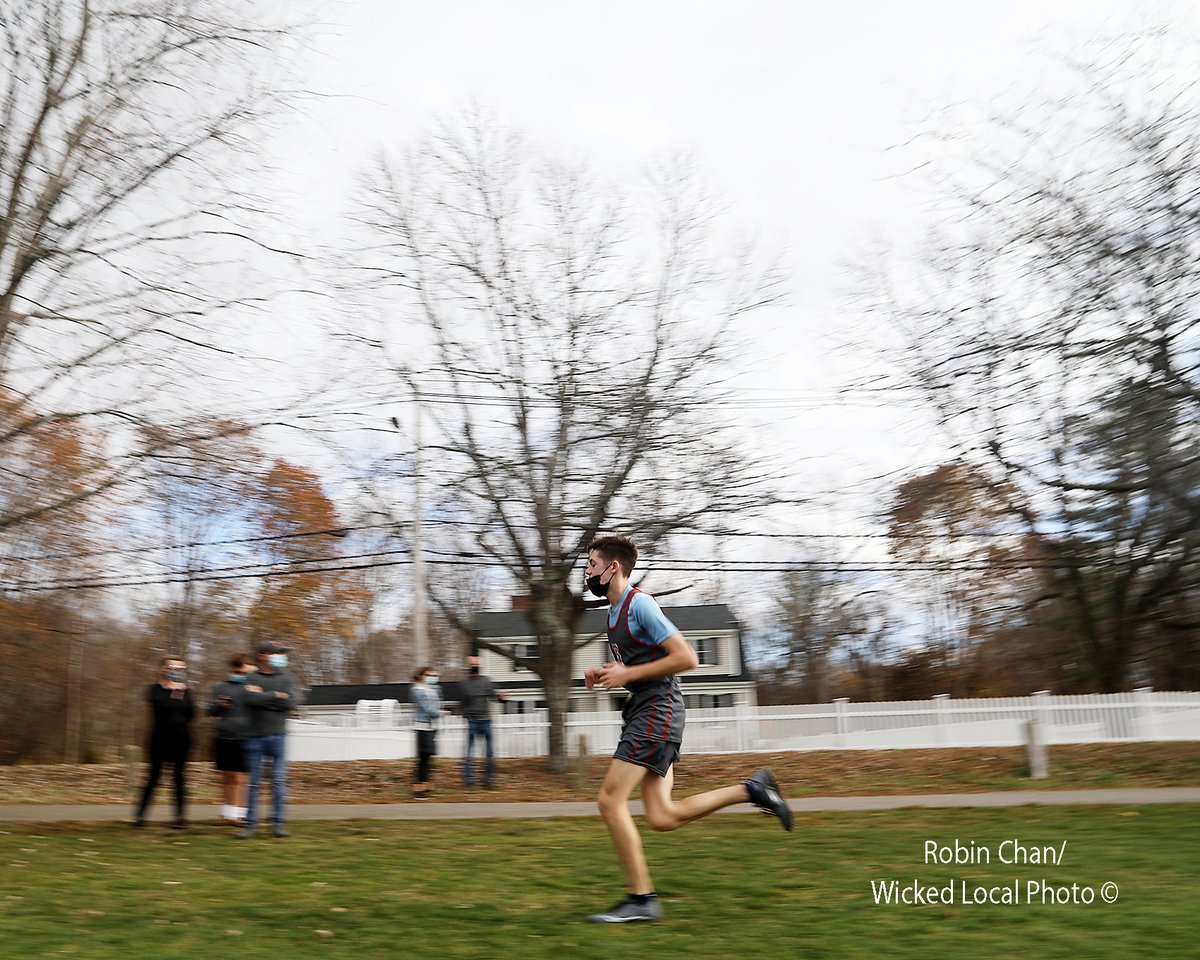 RChan_mariner's tweet photo. Patriot League Keenan boys and girls X-country champ meet held at Hingham High. Marshfield girls won Keenan w/ 28 points, Whitman-Hanson boys won w/ 30 points #patriotcup #pushedtothelimit #runnersaregutsy  https://t.co/GbhDYU6tn8 via @WickedLocal https://t.co/AF7i4uLxUF