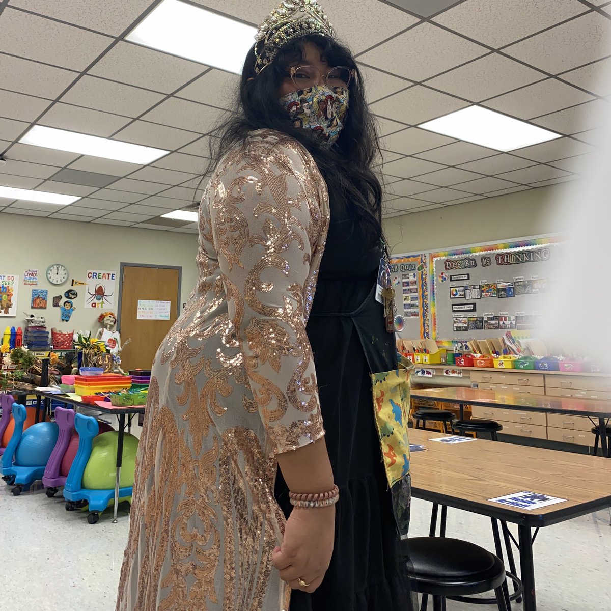 mslowpaz's tweet photo. Dress for success... dress as the professional you want to be ... art queen. You can’t see all the tulle though it blended too much. #texasgenerationweek #aldineart https://t.co/U6iipqvNYU