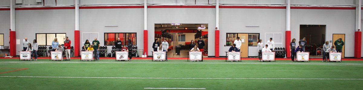 Congrats to our 10 S-As who signed NLIs <a href="/_mstevenson_/">Mariah Stevenson</a>  <a href="/schreiber_maddy/">Maddy Schreiber</a> <a href="/brooke2anderson/">Brooke Anderson</a> <a href="/JacksonDudek/">Jackson Dudek</a> <a href="/AsmanGrant/">Grant Asman</a> <a href="/thomasellisen/">Tommy Ellisen</a> <a href="/CalMcGinnis/">Cal McGinnis</a> Hanna Reichenberger, Jaxon Schroeder, &amp; Brooke Edwardson