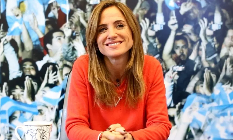 LanataPPT's tweet photo. 🔴ESCÁNDALO El sueldo de Tolosa Paz, la responsable de La Mesa Del Hambre, es de $286.520 por mes cuando un jubilado tiene que vivir con $18.000. #GobiernoPeronista #NacionalYPopular
https://t.co/Sz734z5RRC https://t.co/I2TNRWYrOE