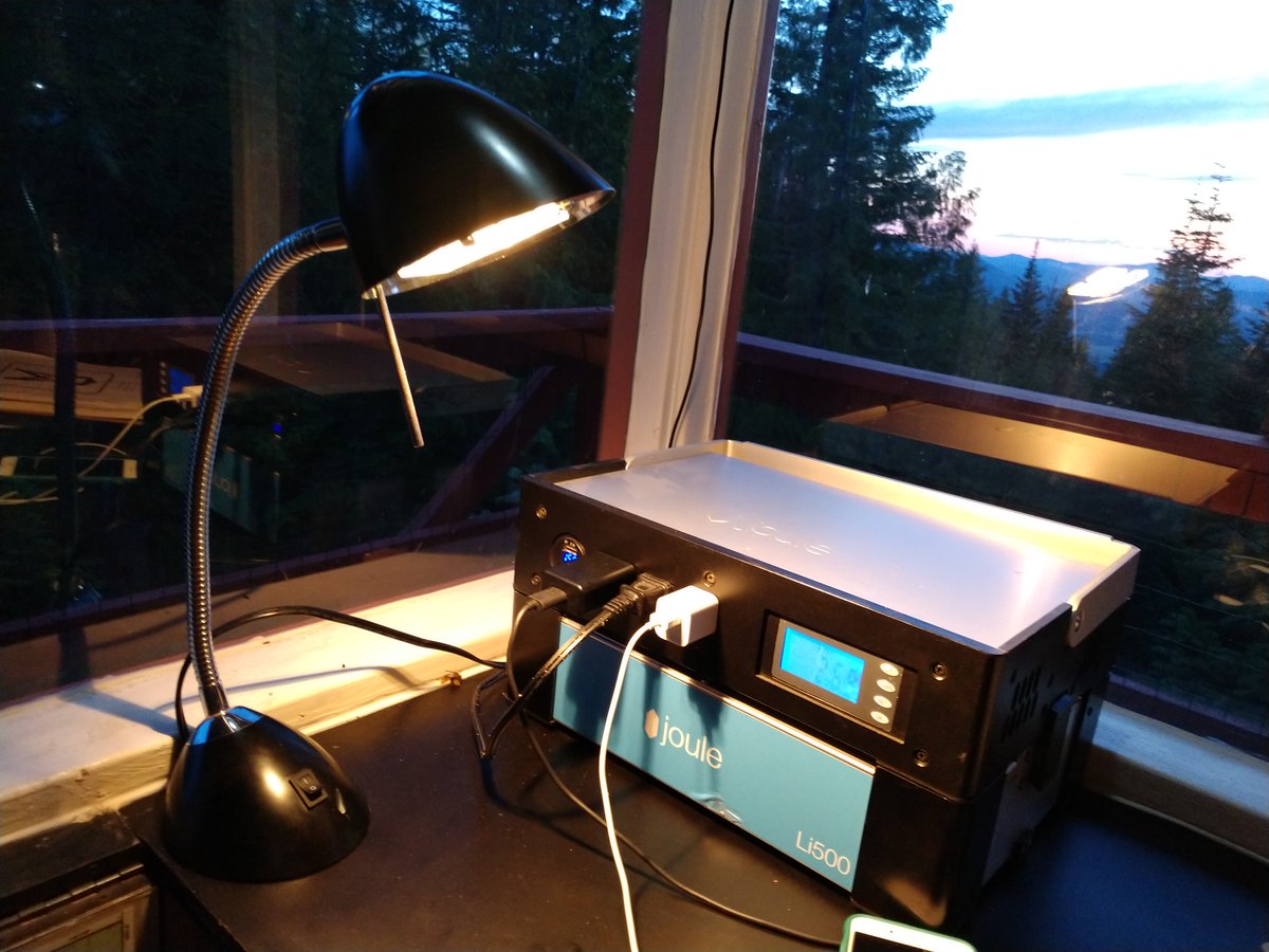 JouleCase's tweet image. There will be light! 💡
Never be left in the dark.
Find out more about Joule Case here: shop.joulecase.com
#JouleCase #CleanEnergy #GreenEnergy #Power #RenewableEnergy #ThursdayThoughts