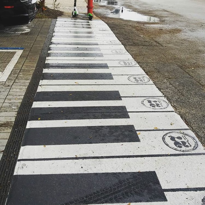 ConcretaGU's tweet photo. Andenes intervenidos como teclas de piano en el MASS DISTRICT @massftl de Fort Lauderdale, Florida.

¿Lo conocen? ¿Qué les parece?

#andenes #placemaking #espaciopúblico #ciudad https://t.co/1PrLJwLC8M