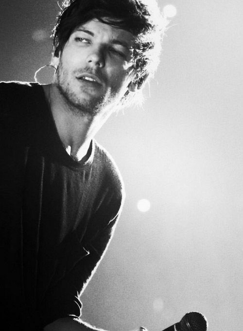 BloomMordy's tweet photo. #LouisIsBeautiful You’re beautiful, @Louis_Tomlinson, remember that. Don’t listen to the haters.
I love you. Have a nice day. 💙 https://t.co/GGZodUMWZi