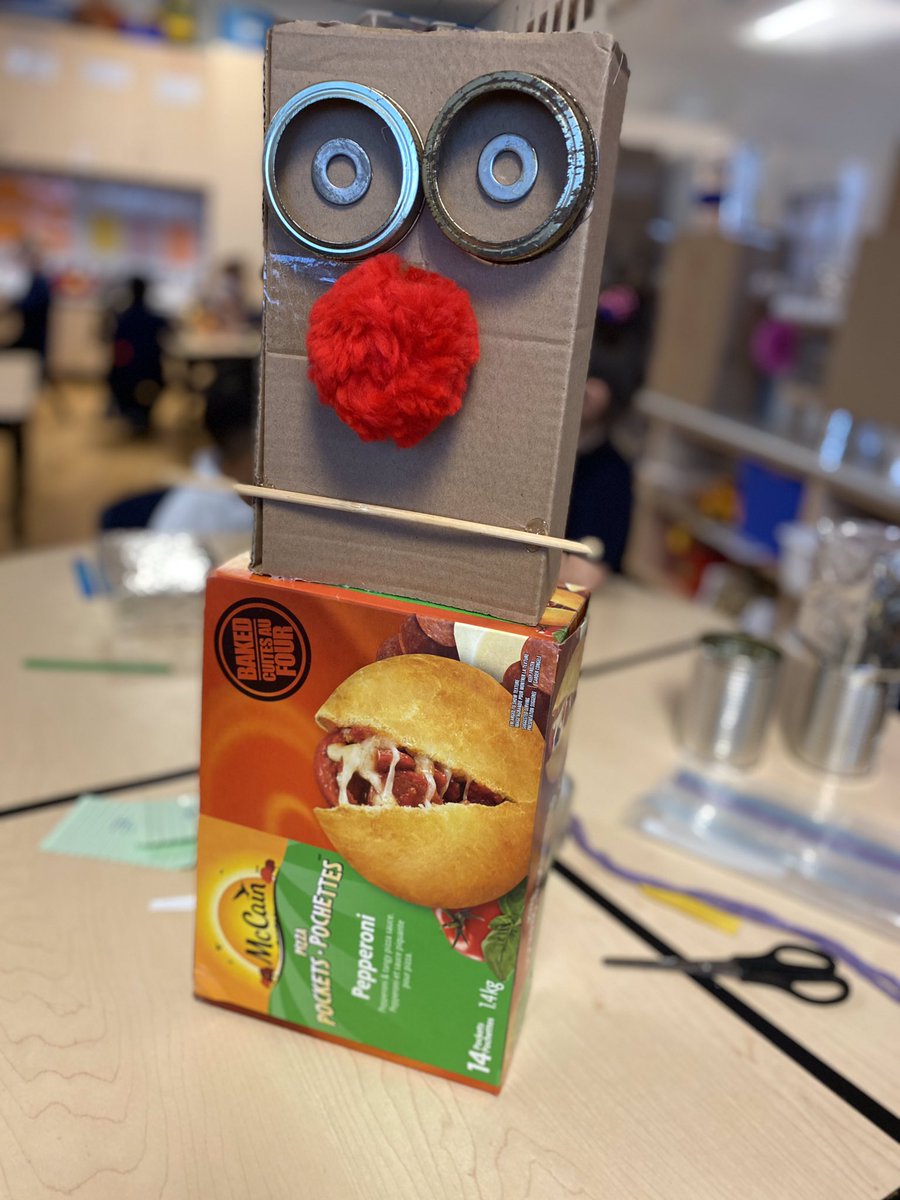 mrs_showler's tweet photo. Sneak Peek 👀 of some of our amazing robots made this week! #creativekinders #robots #beautifuljunk https://t.co/hb6tZUHKx2