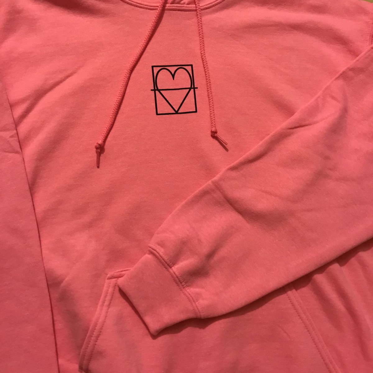 katytrashwell's tweet photo. only £20 🤙🏻 buy before the end of the week! 🌈 https://t.co/3URFgnbxL4