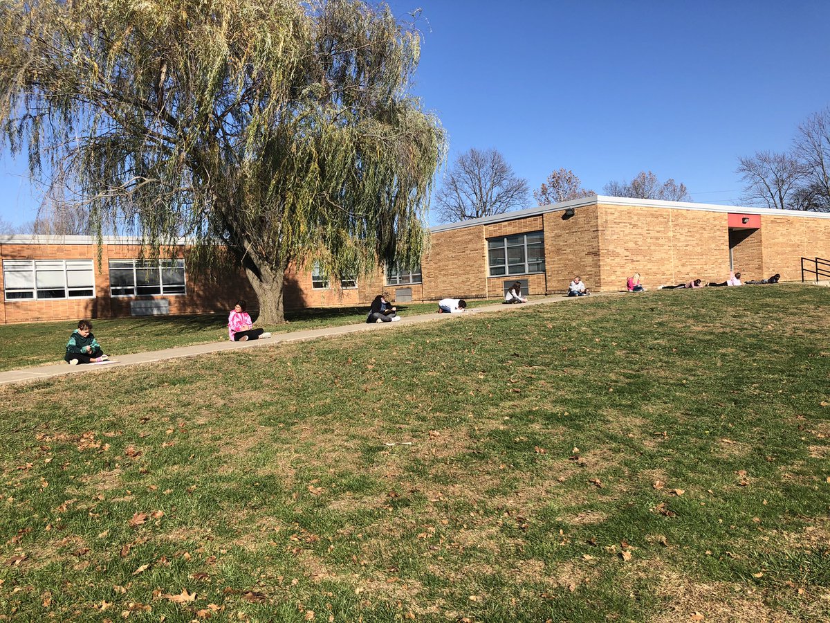 MrPrattsClass's tweet photo. Taking advantage of the sunshine while we can. @AllThingsBell @MSDMartinsville #180DaysofBell https://t.co/SMsrRF4ffJ
