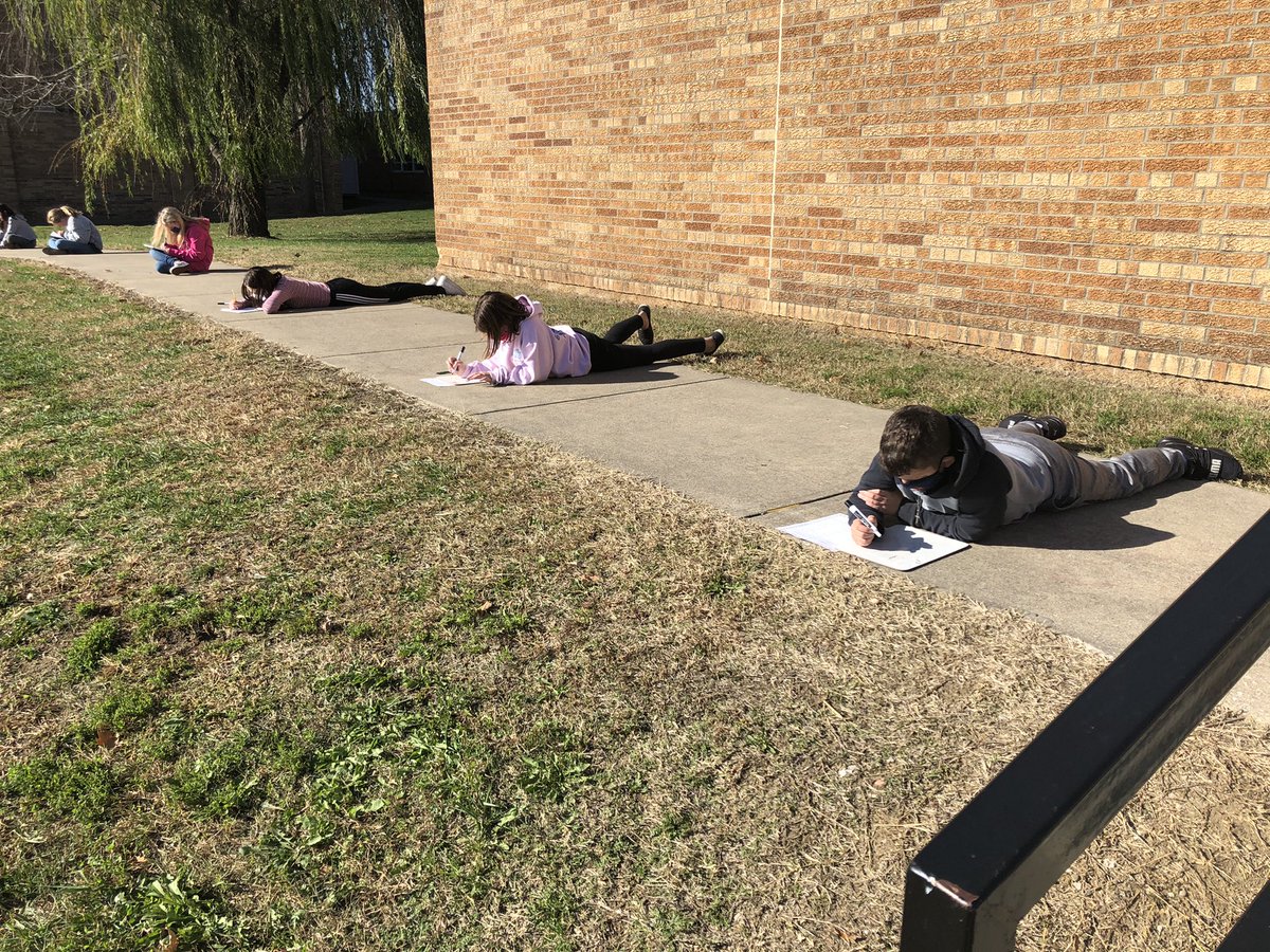 MrPrattsClass's tweet photo. Taking advantage of the sunshine while we can. @AllThingsBell @MSDMartinsville #180DaysofBell https://t.co/SMsrRF4ffJ