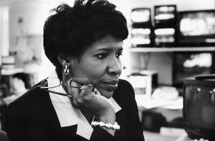 #ThrowbackThursday to Gwen Ifill ‘77 ‘93HD 🎙🙌 
During her life, journalist and <a href="/SimmonsAlumni/">Simmons Alumnae/i</a> Gwen Ifill was committed to not only asking important questions but also truly listening to the answers. Join us at the #IfillForum as we honor that sentiment: bit.ly/2GN4qJQ