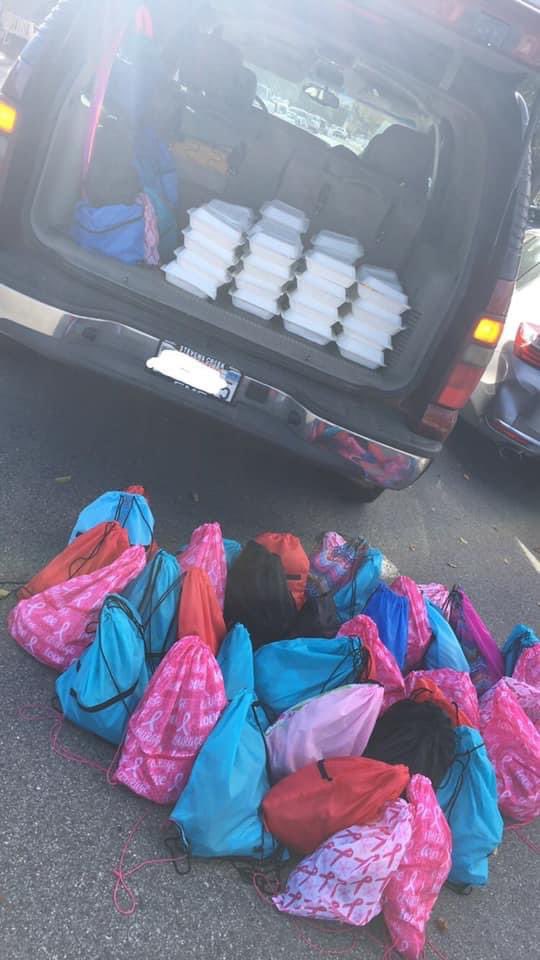 _isabel_jasmin_'s tweet photo. What the food and care kits look like from last year 😁 https://t.co/kBDovUhJrY