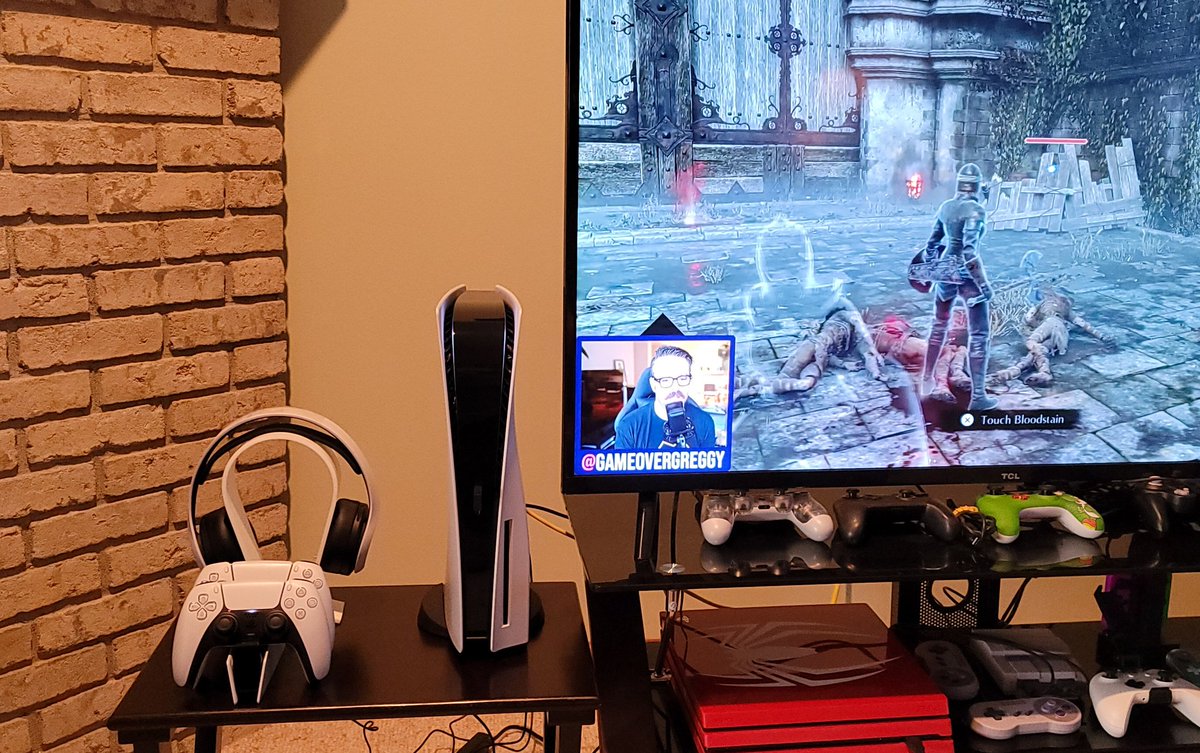 Dungeon_Geek's tweet image. My entertainment stand easy hack so I can have the #PS5 up right im the living room. The digital editon #PS5 will be going down stairs and lying on its side. #ps5hack