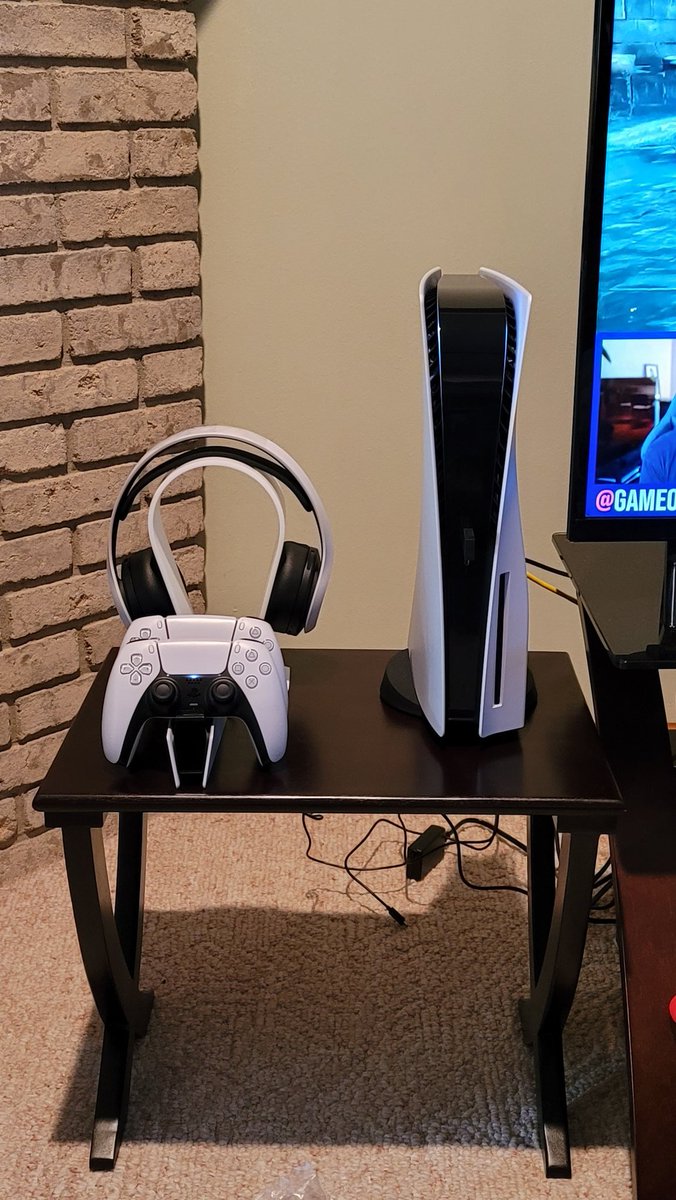 Dungeon_Geek's tweet image. My entertainment stand easy hack so I can have the #PS5 up right im the living room. The digital editon #PS5 will be going down stairs and lying on its side. #ps5hack