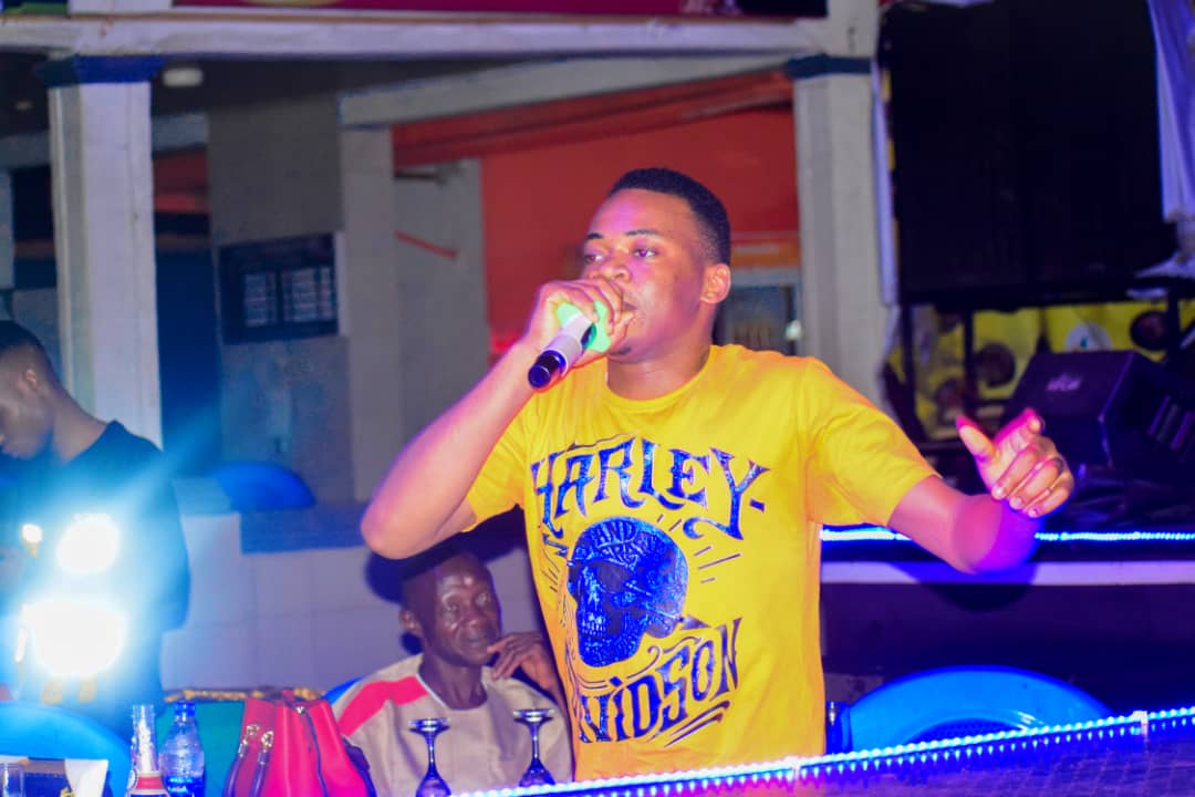 EnowSongz's tweet photo. Wanna become the next @davido . https://t.co/XTE0kpuAQ2