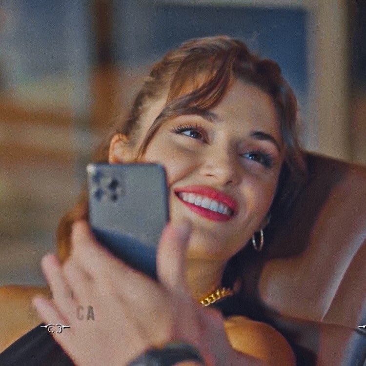 Eda & Serkan looking at each other              ~ a thread ~        #sençalkapımı •  #edser     #kerembürsin •  #handeerçel