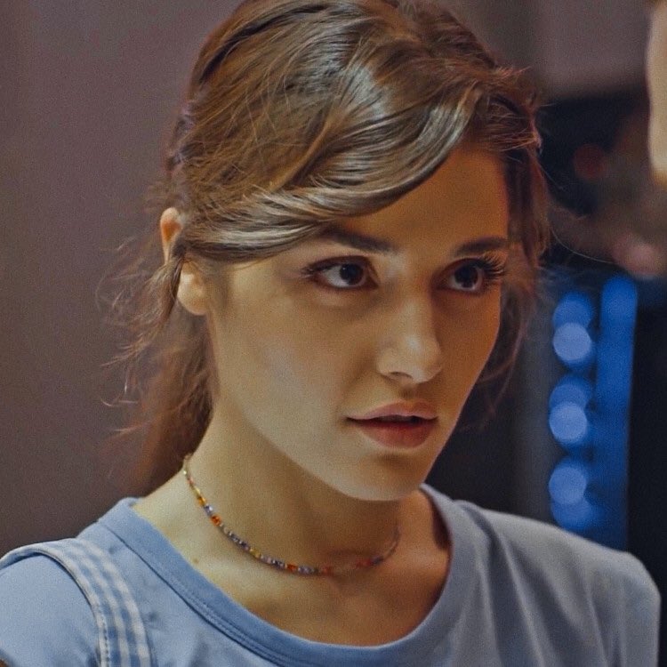 Eda & Serkan looking at each other              ~ a thread ~        #sençalkapımı •  #edser     #kerembürsin •  #handeerçel