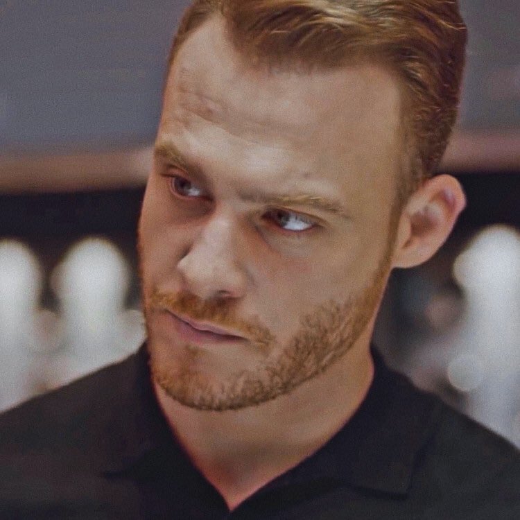 Eda & Serkan looking at each other              ~ a thread ~        #sençalkapımı •  #edser     #kerembürsin •  #handeerçel