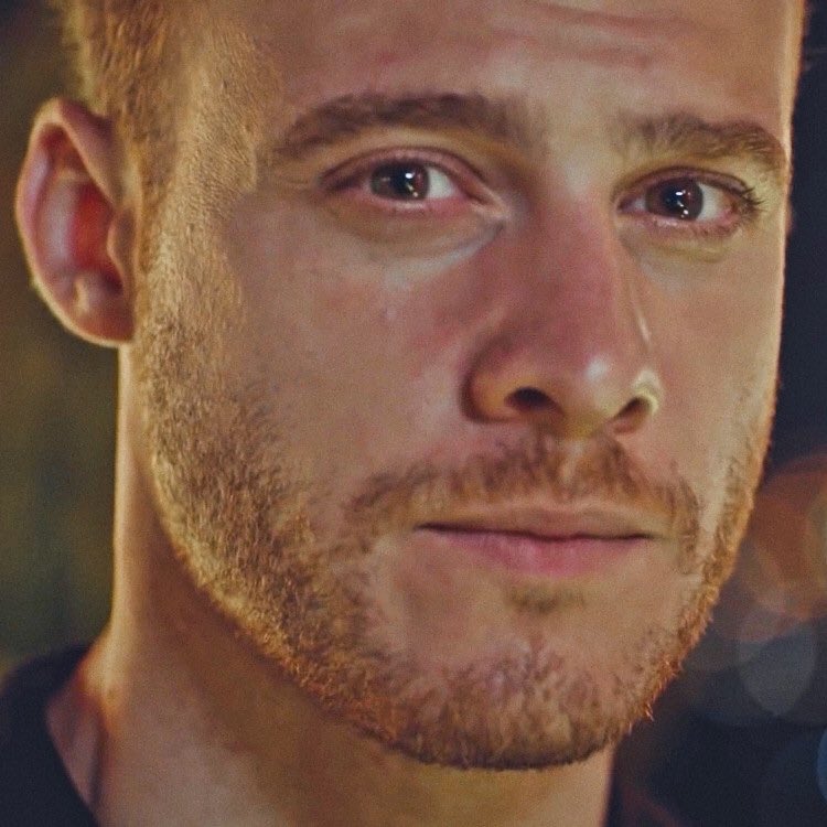 Eda & Serkan looking at each other              ~ a thread ~        #sençalkapımı •  #edser     #kerembürsin •  #handeerçel