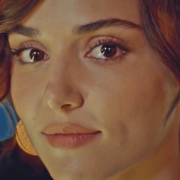 Eda & Serkan looking at each other              ~ a thread ~        #sençalkapımı •  #edser     #kerembürsin •  #handeerçel