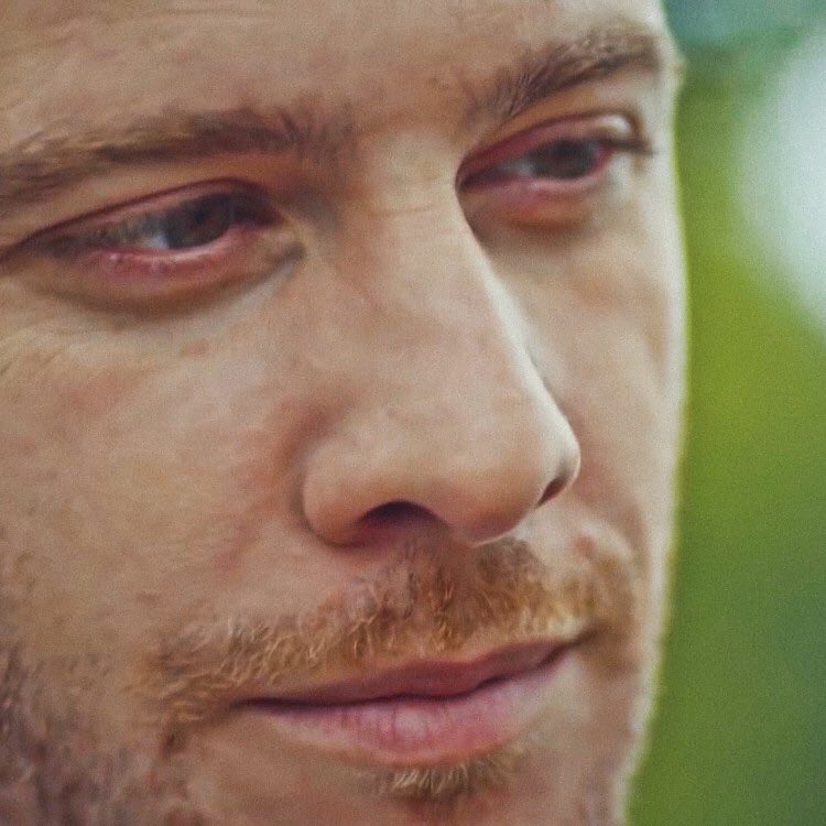 Eda & Serkan looking at each other              ~ a thread ~        #sençalkapımı •  #edser     #kerembürsin •  #handeerçel