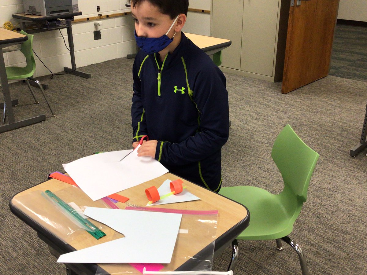 SchmidtTechie's tweet photo. Bringing the #makerspace to the #computerlab.  3rd graders did a great job using the #engineeringdesignprocess to ask, imagine, plan, create, and improve a loop plane in technology today @GreenleafGators https://t.co/fGShAWMQsY