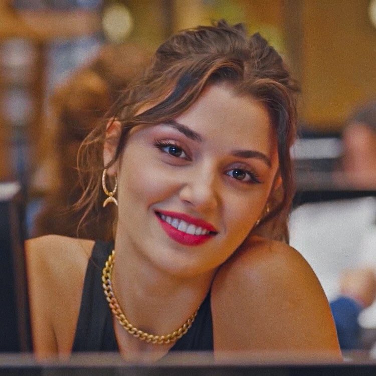 Eda & Serkan looking at each other              ~ a thread ~        #sençalkapımı •  #edser     #kerembürsin •  #handeerçel