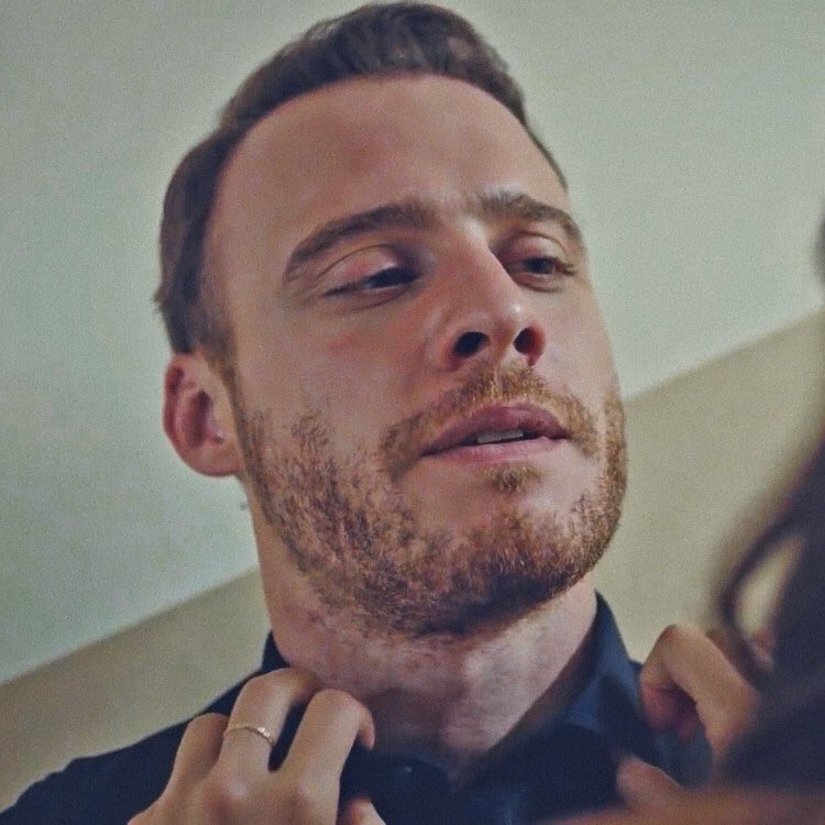 Eda & Serkan looking at each other              ~ a thread ~        #sençalkapımı •  #edser     #kerembürsin •  #handeerçel