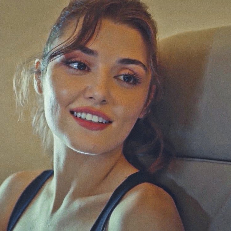 Eda & Serkan looking at each other              ~ a thread ~        #sençalkapımı •  #edser     #kerembürsin •  #handeerçel