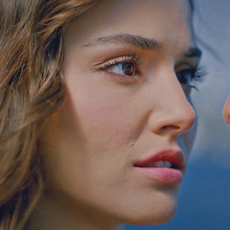 Eda & Serkan looking at each other              ~ a thread ~        #sençalkapımı •  #edser     #kerembürsin •  #handeerçel
