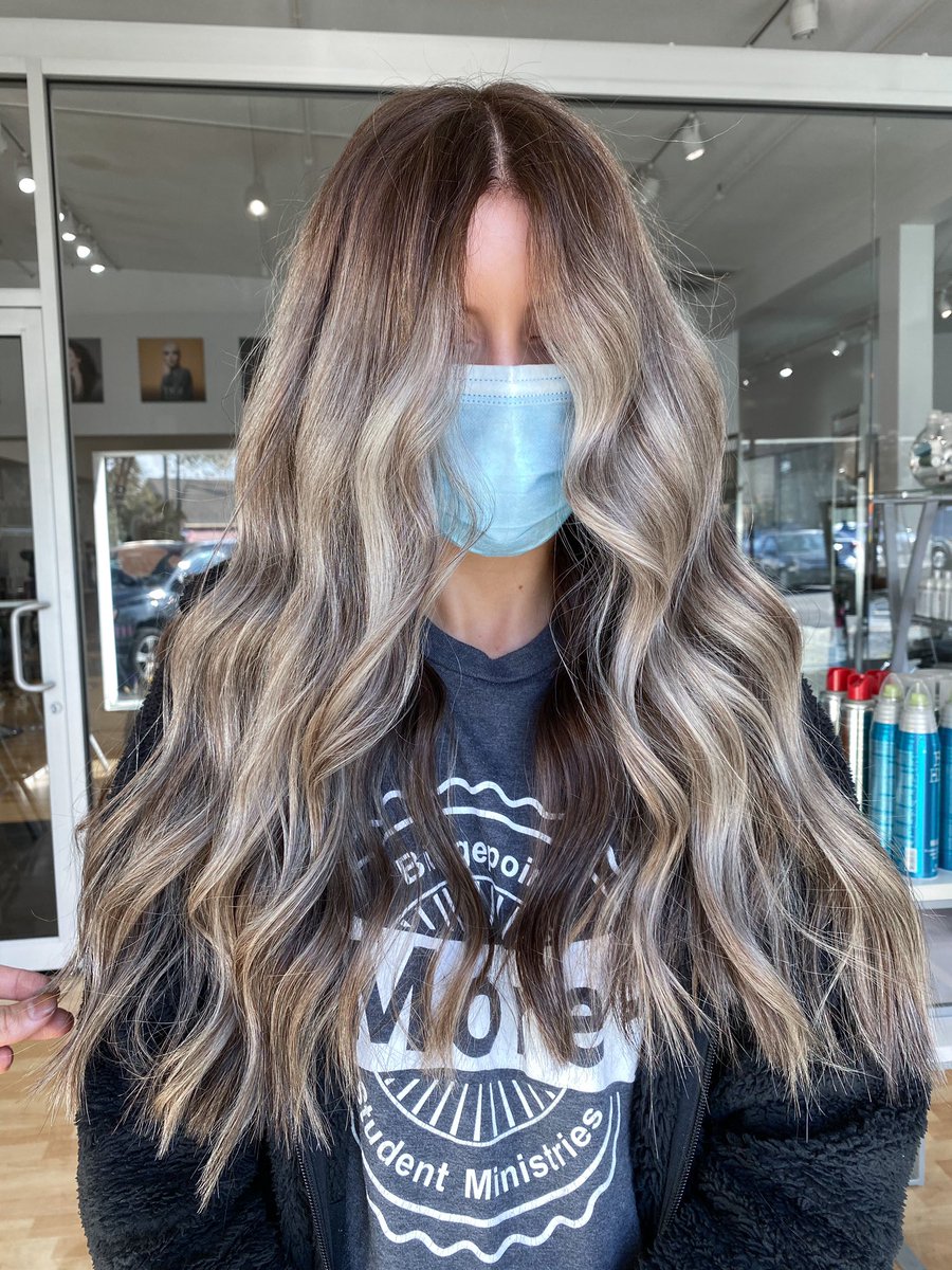amberkkayy's tweet photo. just a simple rt to support ur local hairstylist https://t.co/AmF9JeaiYV
