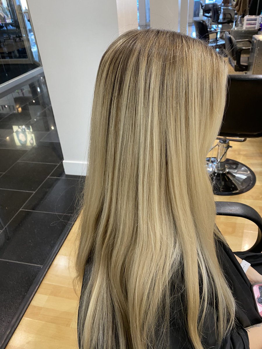 amberkkayy's tweet photo. just a simple rt to support ur local hairstylist https://t.co/AmF9JeaiYV