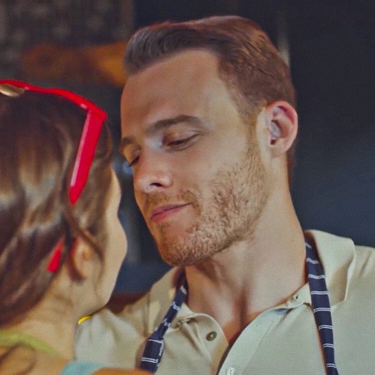 Eda & Serkan looking at each other              ~ a thread ~        #sençalkapımı •  #edser     #kerembürsin •  #handeerçel