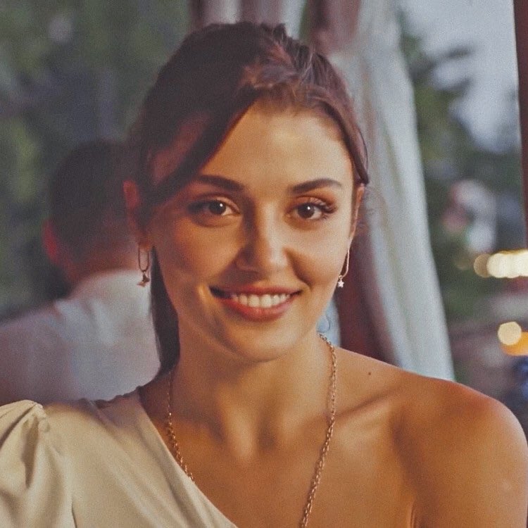 Eda & Serkan looking at each other              ~ a thread ~        #sençalkapımı •  #edser     #kerembürsin •  #handeerçel