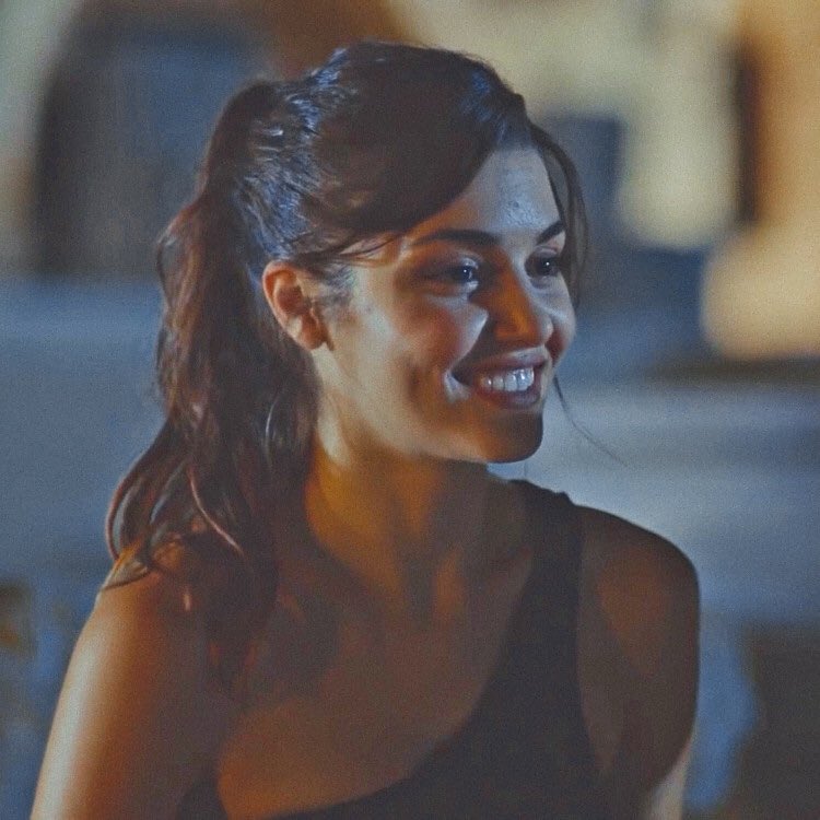 Eda & Serkan looking at each other              ~ a thread ~        #sençalkapımı •  #edser     #kerembürsin •  #handeerçel