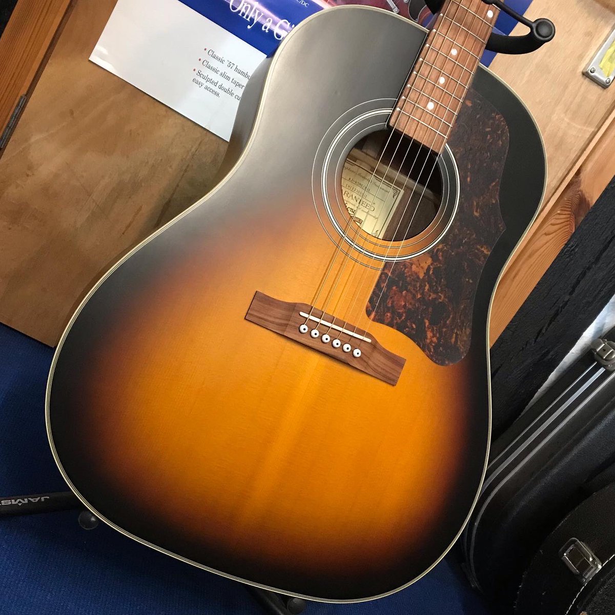 ABGuitartech's tweet photo. Continuing the look back on work from a few weeks back, and this rather lovely Epiphone Masterbilt AJ-45 that came in for fret dressing and setup.
#epiphone #masterbilt #epiphonemasterbilt #acousticguitar #guitartech #guitartechnician #guitarrepair #guitarrepairs #fretdress https://t.co/VM1LlNv2Wa