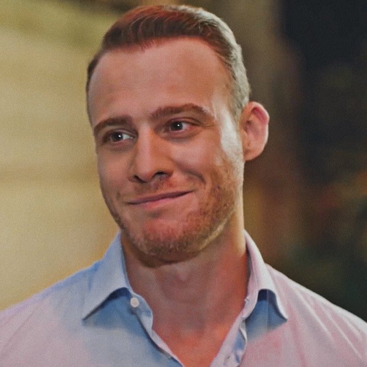 Eda & Serkan looking at each other              ~ a thread ~        #sençalkapımı •  #edser     #kerembürsin •  #handeerçel