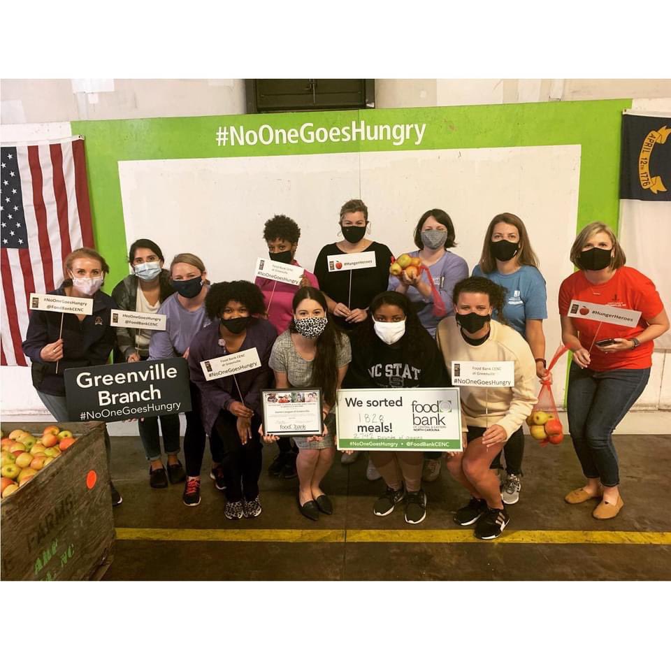 EMcLamb's tweet photo. Although the entire @jlgreenvillenc could not volunteer due to COVID regulations this year, our small group still made an impact!

Total we bagged 2,742 lbs of 🍎 🍏 which is the equivalent of 1,828 meals to those in need! 🍽 #JLGvl #JLgvlServes #NoOneGoesHungry #FoodBankENC https://t.co/8LpiYD9VJa