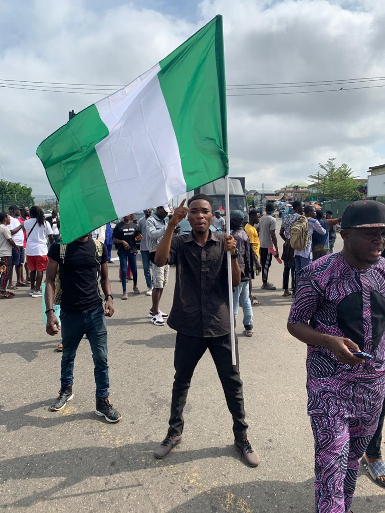 1stvislek's tweet photo. Segun Oyewale, the Endsars protester in Osun who has been arrested since Saturday October 21st and detained is remanded to Ilesa Correctional Facility till December 9. @mrmacaroni
@fkabudu @Omojuwa
Help! 😣 😭
#EndSARS #FreeSegun #FreeSegunOyewale https://t.co/1GGN8cCW4O