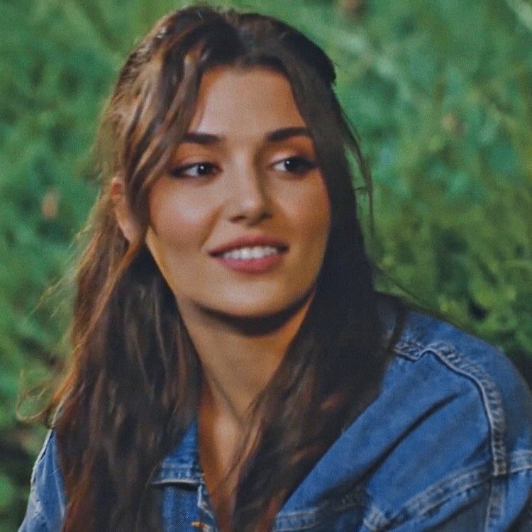 Eda & Serkan looking at each other              ~ a thread ~        #sençalkapımı •  #edser     #kerembürsin •  #handeerçel