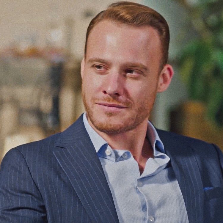 Eda & Serkan looking at each other              ~ a thread ~        #sençalkapımı •  #edser     #kerembürsin •  #handeerçel