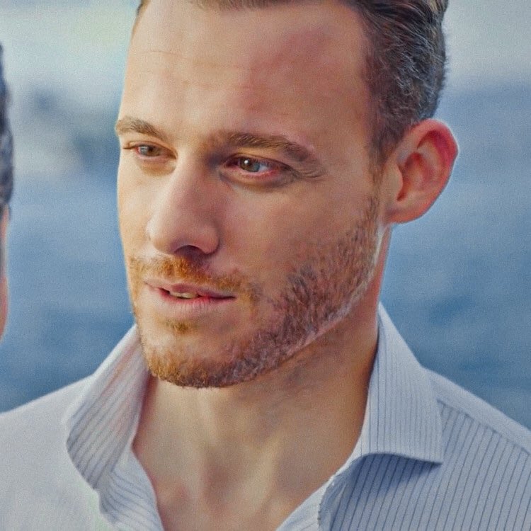 Eda & Serkan looking at each other              ~ a thread ~        #sençalkapımı •  #edser     #kerembürsin •  #handeerçel