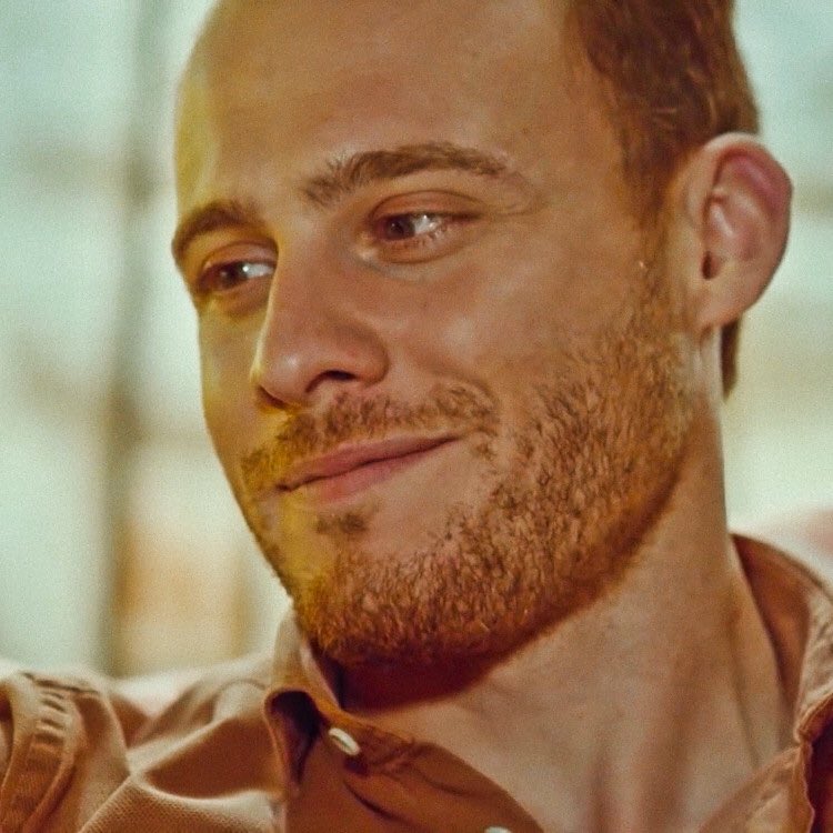 Eda & Serkan looking at each other              ~ a thread ~        #sençalkapımı •  #edser     #kerembürsin •  #handeerçel