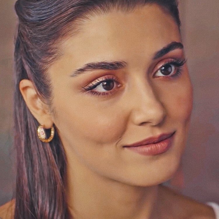 Eda & Serkan looking at each other              ~ a thread ~        #sençalkapımı •  #edser     #kerembürsin •  #handeerçel