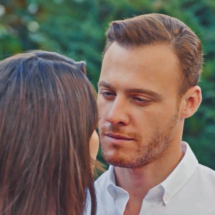 Eda & Serkan looking at each other              ~ a thread ~        #sençalkapımı •  #edser     #kerembürsin •  #handeerçel