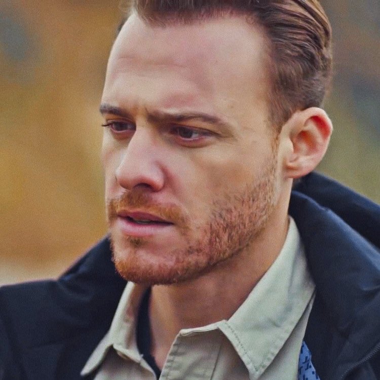 Eda & Serkan looking at each other              ~ a thread ~        #sençalkapımı •  #edser     #kerembürsin •  #handeerçel