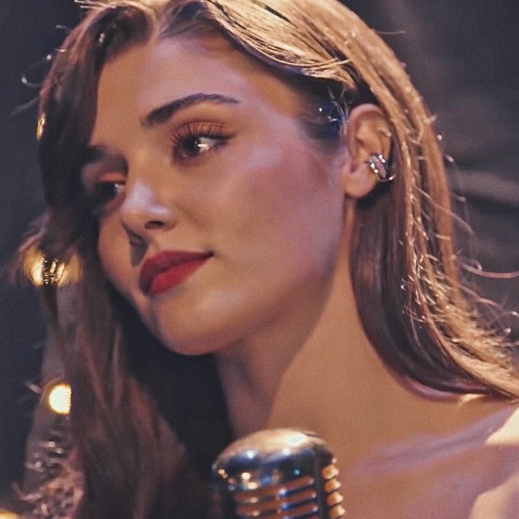 Eda & Serkan looking at each other              ~ a thread ~        #sençalkapımı •  #edser     #kerembürsin •  #handeerçel