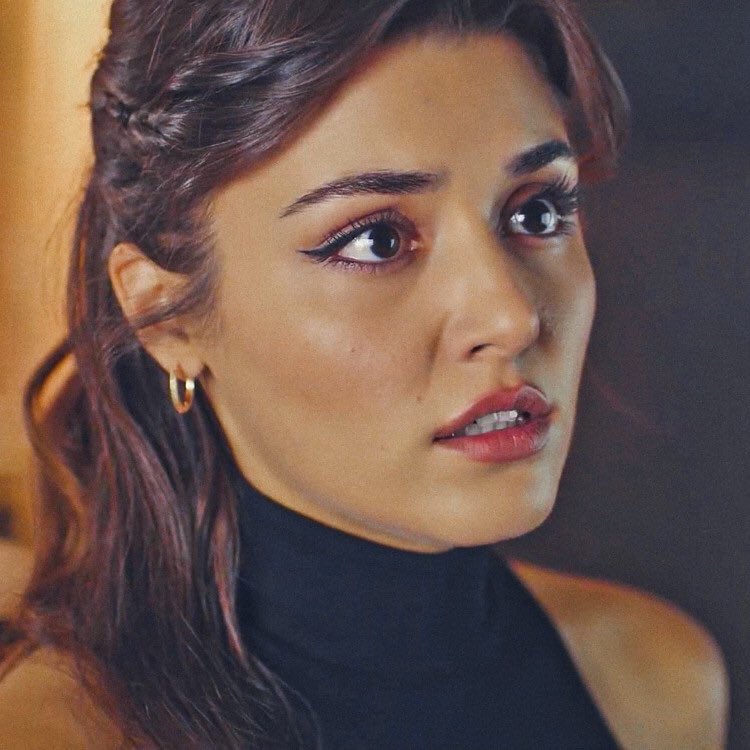 Eda & Serkan looking at each other              ~ a thread ~        #sençalkapımı •  #edser     #kerembürsin •  #handeerçel