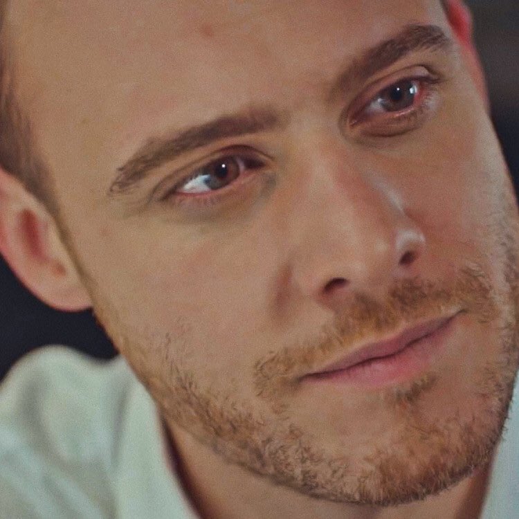 Eda & Serkan looking at each other              ~ a thread ~        #sençalkapımı •  #edser     #kerembürsin •  #handeerçel