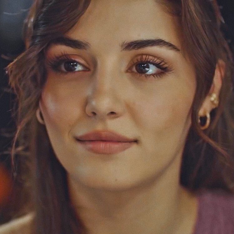 Eda & Serkan looking at each other              ~ a thread ~        #sençalkapımı •  #edser     #kerembürsin •  #handeerçel