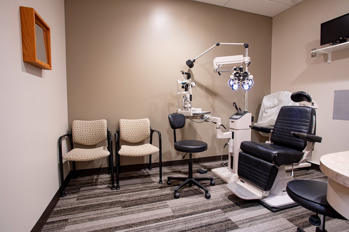 T2Designs's tweet image. Lookin' good! 👓 👀 😎
Check out the final photos of Town &amp;amp; Country Eyecare's renovation project!

#t2designs #commercialinteriordesign